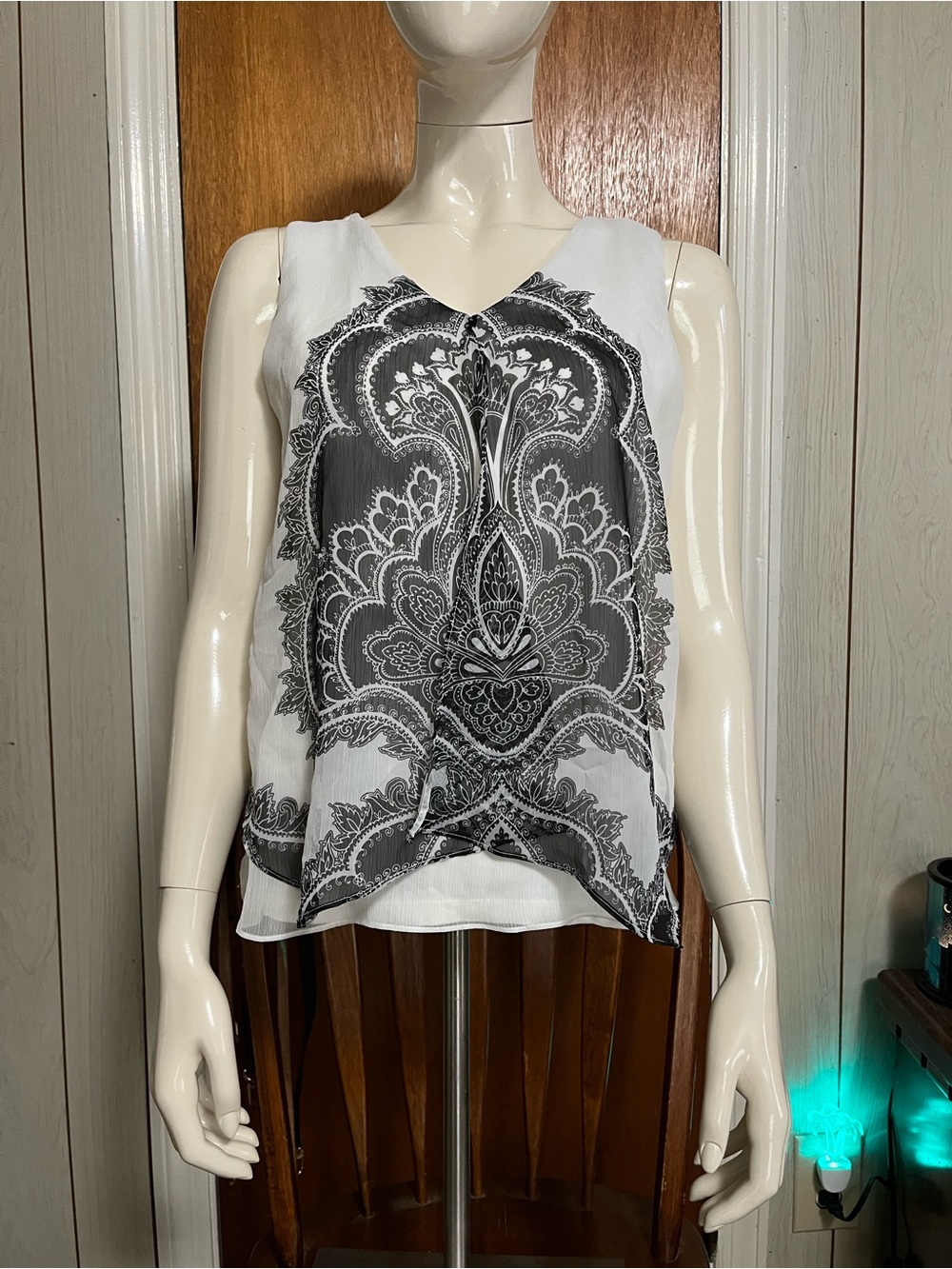 New York & Company White Sleeveless Top with Black Paisley Motif